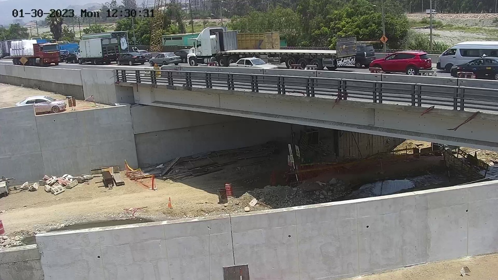 MEJORAMIENTO DE LA TRANSITABILIDAD VEHICULAR Y PEATONAL EN EL PUENTE RAMIRO PRIALE