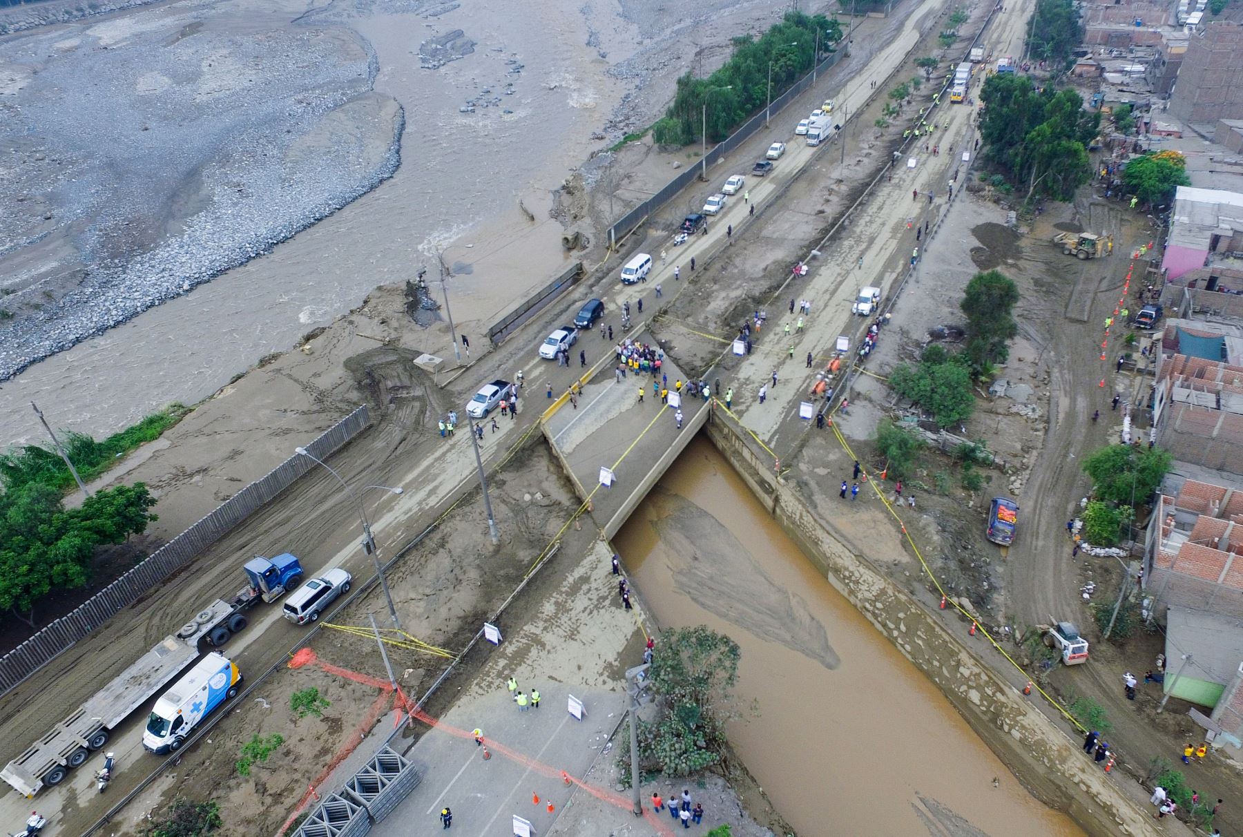 MEJORAMIENTO DE LA TRANSITABILIDAD VEHICULAR Y PEATONAL EN EL PUENTE RAMIRO PRIALE